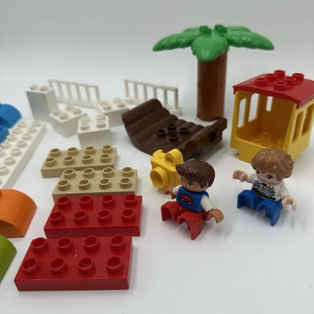 Lego Duplo Building Blocks Assorted Pieces Parts Replacement Figures Lot of 35